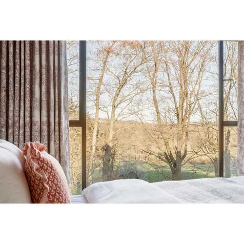 Room with a view 💚 This picture window is in the loft conversion of a property that we completed almost two years ago. Time flipping flies! The adjacent ensuite has the same window, which takes a bath on a starry night to a whole new level 🌠 The only problem is, the kids now refuse to use their bath! We're proposing a picture window in the ensuite for another client who is lucky enough to have an uninterrupted view. Don't worry, the kids have left home 😉
#picturewindowbedroom
#thekidshavelefthome
#houseinthecountry
#loftconversiongoals
#roomwithaview
#liftingthelid
#hitchcockspiersdesign