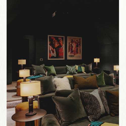 Today, we went down a rabbit hole looking for inspiration for a client's cinema room. We love how inviting this one looks @studioduggan
.
.
.
.
.
.
.
#homedesign #cinemaroom #cinemaroomdesignyorkshire #interiordesigners #homedesign #interiors #interiordesigner #interiorarchitecture #liftingthelid