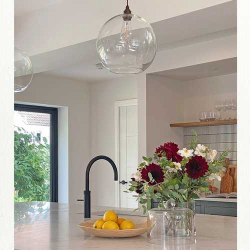 Aspect is a key consideration when designing for our clients. The magnolia tree peeping through the picture window bursts into flower during the spring months, complementing the tones within the cabinetry. Huge thank you to @wildbeeflowerfarm for the beautiful flowers for this shoot. They are grown locally on their urban flower farm in York, which means the scent is incredible too.
#wildbeeflowerfarm #interiorarchitecture #yorkshire #kitchendesign #interiordesigners #moderninterior #modernhome #furniture #homedesign #interiors #interiordesigner #ilkley #fritz_fryer_lighting #quooker #shoplocal #hitchcockspiersdesign