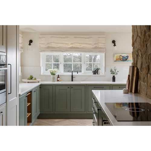 Here's another shot of our Huby kitchen. The scheme for this project was inspired by the artwork nestled above the splashback @sandra_berti_
We love using clients' art or treasured possessions to inspire our schemes. But, it can be just as much fun finding the perfect piece to complete a room.
We have an event in Ilkley this time next week with @clarendonfineart We'll be talking about, "Art as the start or at the end of your Interior Design project". We'll be providing some simple tips and tricks on what 'works' in a room. If you would like to come along, please drop me a DM. We would love to see you there!
#artandinteriordesign #interiordesignleeds #traditionalkitchen #interiors123 #hitchcockspiersdesign #liftingthelid